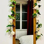 Chic Flat In The Heart Of Marais Near Pompidou Centre * Paříž