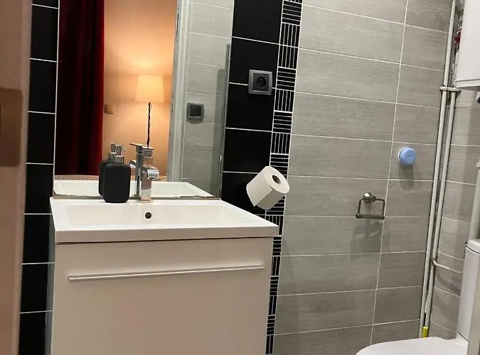 Chic Flat In The Heart Of Marais Near Pompidou Centre Lägenhet